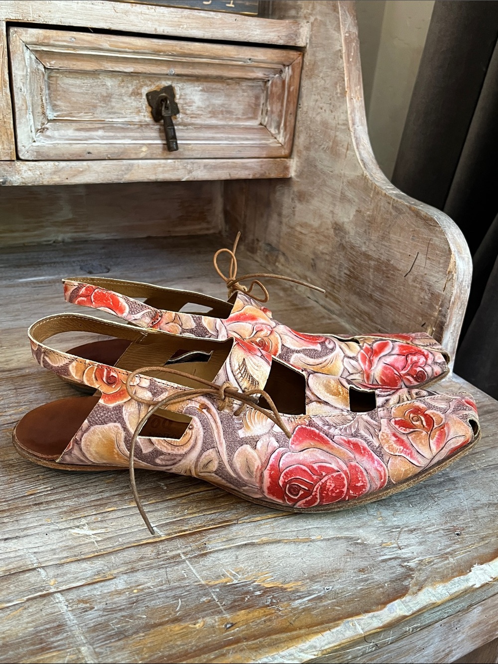 ❤️ Cydwoq Leather Slingback Flats Slip On Size 40 Leather Floral Colorful